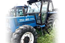 Tractor NewHolland 110-90 (Red)